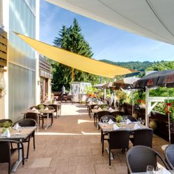 Schwarzwaldhotel-Erdmannshöhle-Hasel-Terrasse