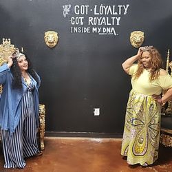 Black Girl Magic Museum - Group pic and they even have crowns for u to wear!