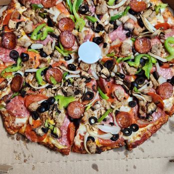 Round Table Pizza - Large king Arthur supreme pizza. Ingredients tasted fresh. Kids loved it. - Pizza Near Me - Chatsworth, California