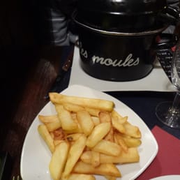 Les moules marinières avec frites - **1/2 Les moules marinières avec frites - **1/2