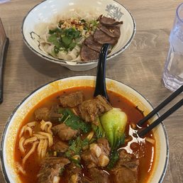 Spicy pork rib tip noodle bowl, beef dry noodle bowl Spicy pork rib tip noodle bowl, beef dry noodle bowl