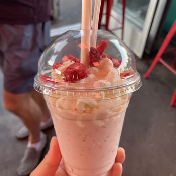 The Win-Dow Long Beach - Strawberry Shake - Burgers Near Me - Long Beach, California The Win-Dow Long Beach - Strawberry Shake - Burgers Near Me - Long Beach, California