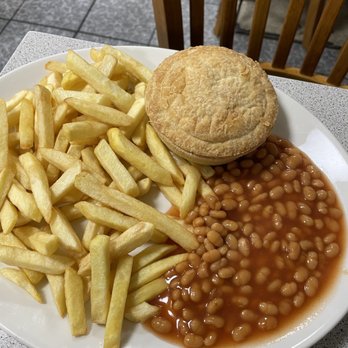 Saray Broadway Cafe - steak & kidney pie - British Near Me - London, XGL Saray Broadway Cafe - steak & kidney pie - British Near Me - London, XGL