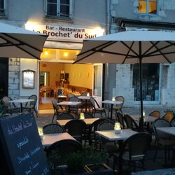 La Brochet' du Sud - jolie terrasse face à la cathédrale de chartres