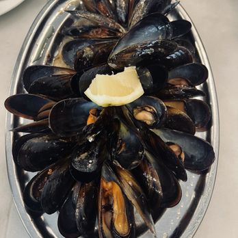 Lluritu - Mussels - Seafood Near Me - Barcelona, B Lluritu - Mussels - Seafood Near Me - Barcelona, B