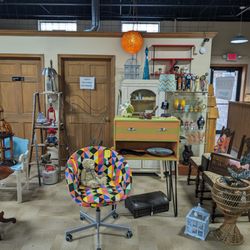 Retro - Antiques, Vintage & More