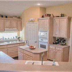 Lake Homes Realty -- Lake Whitney and White Bluff Resort - On the golf course with plenty of privacy. Immaculate home. 3br/3ba + Studio/Office. In gated White Bluff Resort.