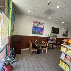 Sushi Hut - Decors inside..paintings