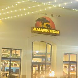 Malawi's Pizza - Great place! Nice area too!