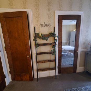 Däs Spa - Relaxing in my room - Skin Care Near Me - Lititz, Pennsylvania