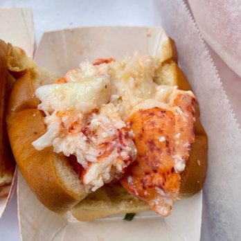 Luke's Lobster Penn Quarter - Lemon Butter Lobster Roll - Seafood Near Me - Washington, DC, District of Columbia Luke's Lobster Penn Quarter - Lemon Butter Lobster Roll - Seafood Near Me - Washington, DC, District of Columbia