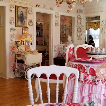 Fancy That - Main room - it's bright and beautifully decorated. - Gift Shops Near Me - Walpole, Massachusetts