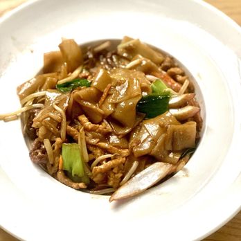 Q By Peter Chang - Stir fried wide noodles chicken & pork - Chinese Near Me - Bethesda, Maryland