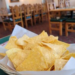 La Fogata - Chips and heavy furniture