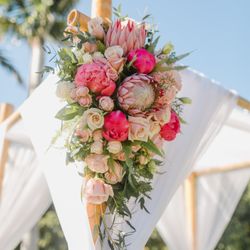 Country Bouquets - Florals by Country Bouquets Photo Credit: Caitlin Cathey Photography