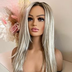 Toronto Wig Studio - Long blond hair wig
