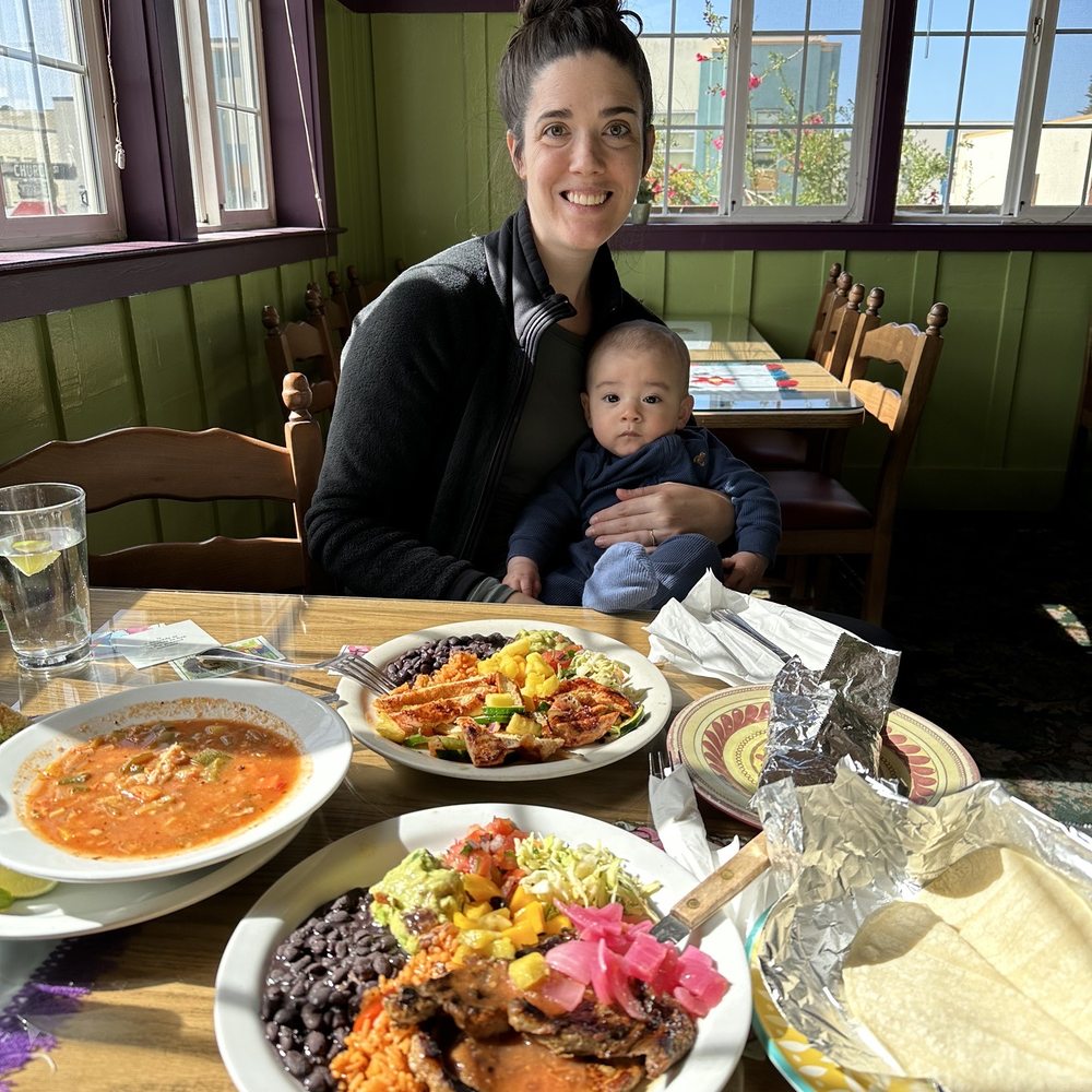 Café Capistrano - American Near Me - Half Moon Bay, California