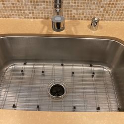 Luxe Cleaning Service - Kitchen sink