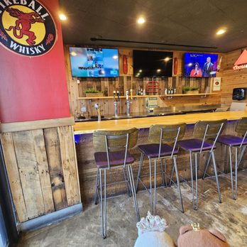 Teddy's Bigger Burgers - Aiea - The bar - Burgers Near Me - Aiea, Hawaii Teddy's Bigger Burgers - Aiea - The bar - Burgers Near Me - Aiea, Hawaii