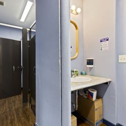 Sonder Exchange - Women's Bathroom