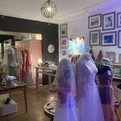 Pearl Paris Vintage - Inside new store