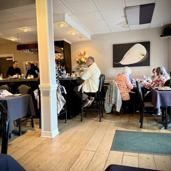 Freelance Cafe & Wine Bar - Inside - New American Near Me - Piermont, New York Freelance Cafe & Wine Bar - Inside - New American Near Me - Piermont, New York
