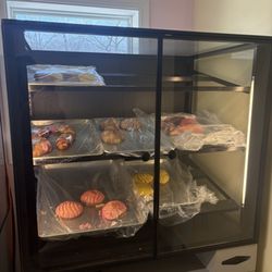 Sindi's Bakery - Bread case
