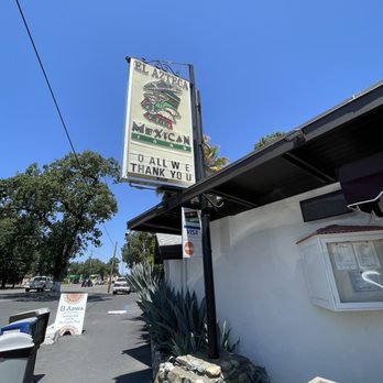 El Azteca Mexican Restaurant - the front of the restaurant - Mexican Near Me - Ukiah, California