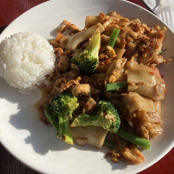 Basil Viet Kitchen - Pad See Ew - Vietnamese Near Me - Seattle, Washington