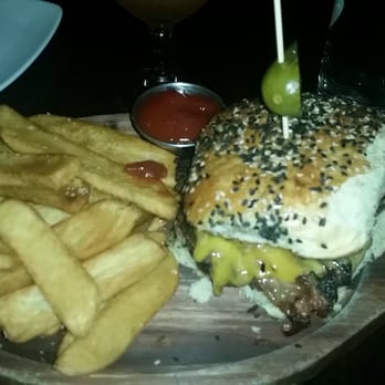 Charlies Bar & Kitchen - Cheeseburger & Fries! - Cocktail Bars Near Me - Bronx, New York