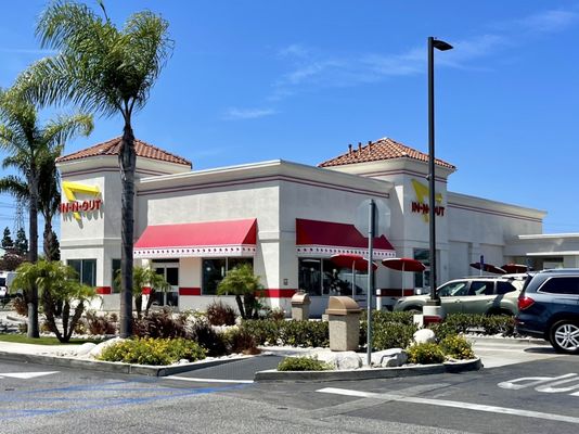 In-N-Out Burger by null