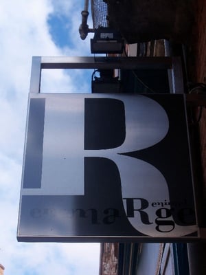 En Marge by null