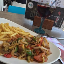 Oye Terrace - Vegetable wok & Tinto de Verano