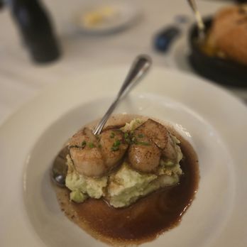 Amber Steakhouse - Sea scallops over avocado mash - Steakhouses Near Me - Brooklyn, New York Amber Steakhouse - Sea scallops over avocado mash - Steakhouses Near Me - Brooklyn, New York