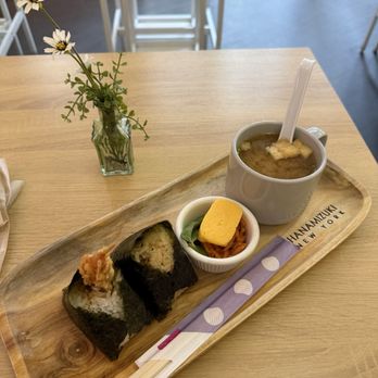 Hanamizuki Cafe - Shrimp tempura and kinoko onigiri - Cafes Near Me - New York, New York