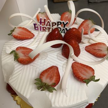 Sheng Kee Bakery - Strawberry cake - Bakeries Near Me - San Mateo, California
