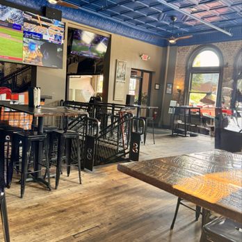 Smoke Justis - Inside - Bars Near Me - Covington, Kentucky