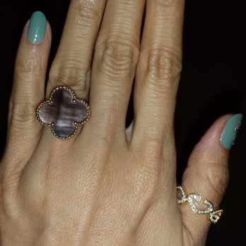Van Cleef & Arpels - Grey mother of pearl medium size motif Vintage Alhambra Van Cleef & Arpels ring, size 50. - Jewelry Near Me - Costa Mesa, California Van Cleef & Arpels - Grey mother of pearl medium size motif Vintage Alhambra Van Cleef & Arpels ring, size 50. - Jewelry Near Me - Costa Mesa, California