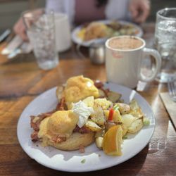 High Hand Nursery - Egg Benedict with Hot Chocolate