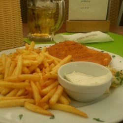 Česká hospoda - Fried cheese with chips and tartar sauce