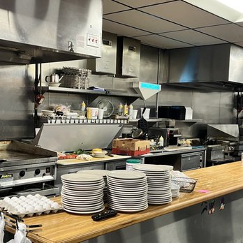 Strawn's Eat Shop Also - the kitchen - American Near Me - Bossier City, Louisiana