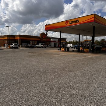 Love's Travel Stop - Convenience Stores Near Me - Waller, Texas