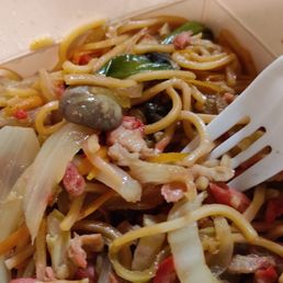 Pork lo mein