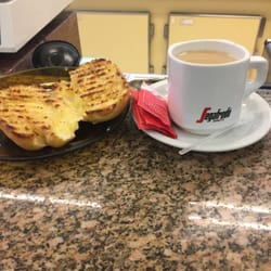 Aquárius Gastronomia - Pão com manteiga na chapa com pingado!!