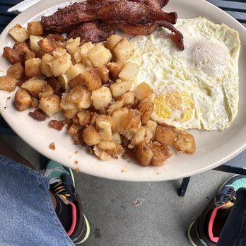 DeLuca's Diner - Home Fries, bacon, eggs - Breakfast & Brunch Near Me - Pittsburgh, Pennsylvania