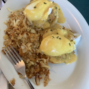 Sandfiddler Cafe - Crab Benedict - Breakfast & Brunch Near Me - Norfolk, Virginia