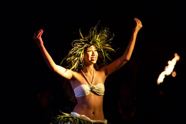 Hawaii Alive Luau Show by null