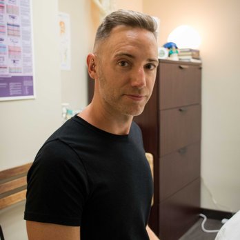 Aches Away Toronto - Kevin the Acupuncturist hard at work - Massage Near Me - Toronto, Ontario
