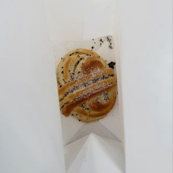 Juno the Bakery - Cardamom Bun - Bakeries Near Me - Copenhagen, 84 Juno the Bakery - Cardamom Bun - Bakeries Near Me - Copenhagen, 84