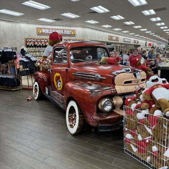 Buc-ee's - Buc - Gas Stations Near Me - Calhoun, Georgia